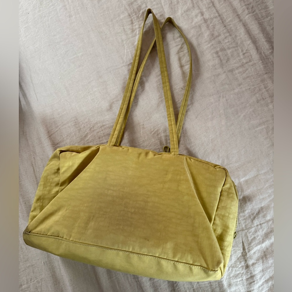 BAGGU medium butter bowler bag / used
